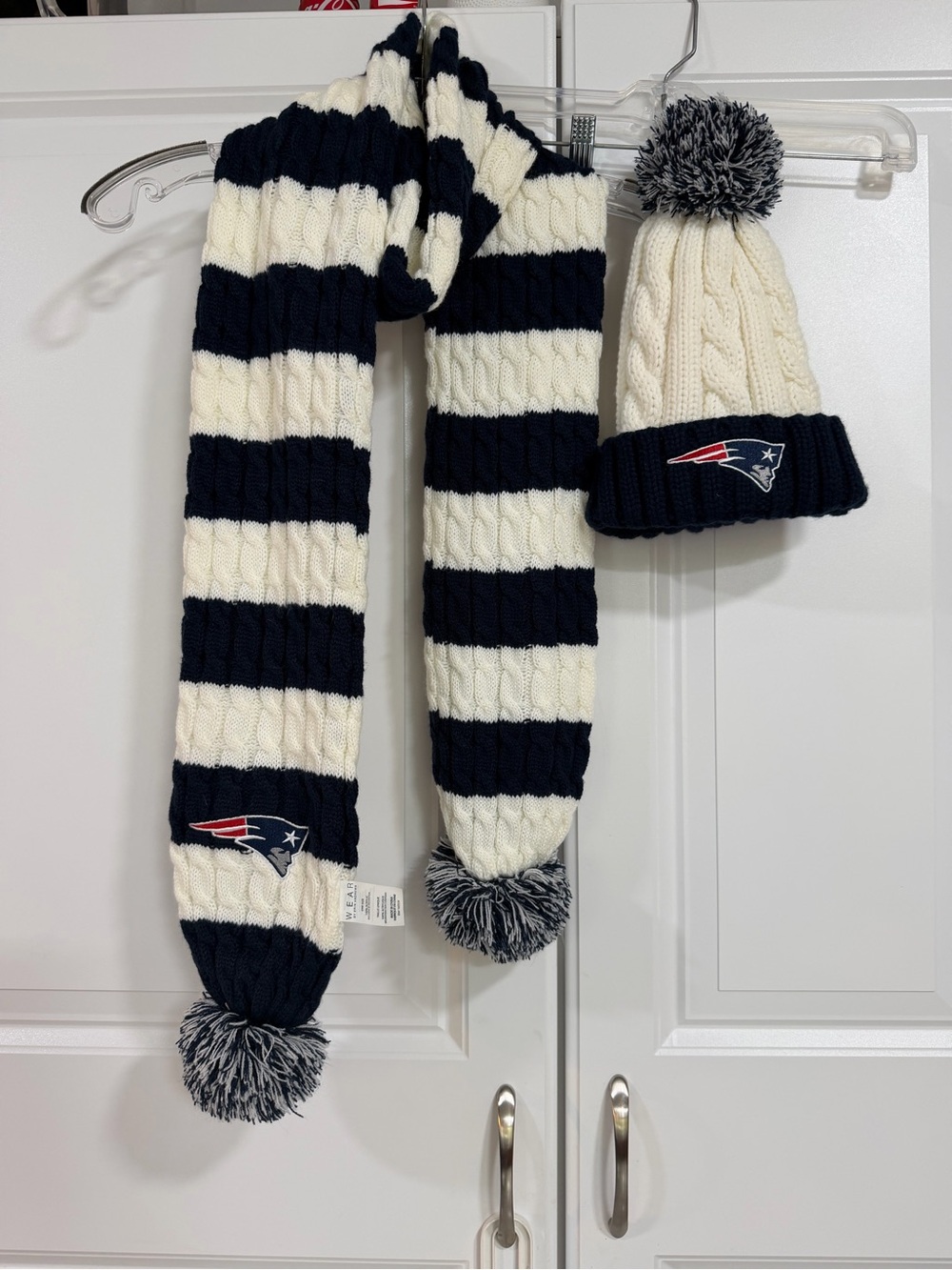 New England Patriots Cable Stripe Knit Hat & Scarf Set Wear by Erin Andrews